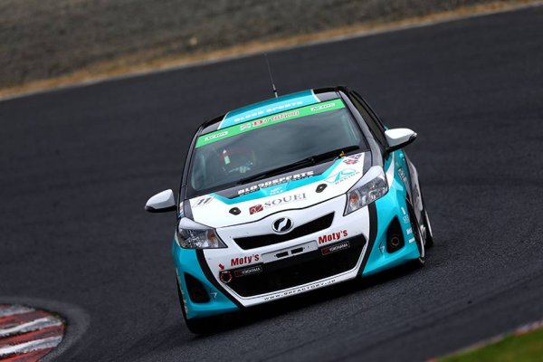 画像4: 【BLOODSPORTS】カーボンボンネット：TOYOTA Vitz 【S耐公認】 (4)